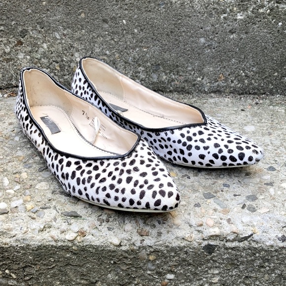 SALE‼️ CALF HAIR BLACK & WHITE FLATS - Picture 2 of 9